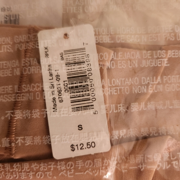 GAP No Show Bikini size small NWT three pairs - Picture 2 of 2